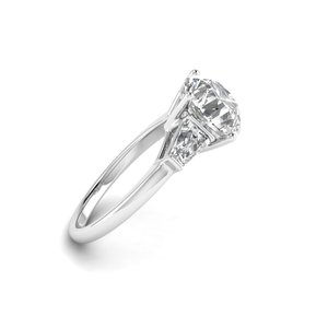 Bague AJRETAIL en or blanc sertie de diamants de laboratoire taillés de 3,55 carats, monture pavée à trois pierres, couleur G, clarté VS1, certifiée IGI - Product Image 3