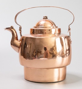Théière en cuivre vintage élégante avec bec verseur incurvé, poignée décorative en cuivre, couvercle assorti, corps large et arrondi, classique - Product Image 6