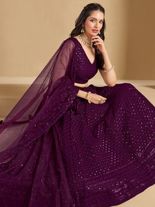 Ensemble Lehenga de soirée brodé violet, style Banarasi, robe longue sans manches à col en V avec dupatta pour mariage et fête - Product Image 6