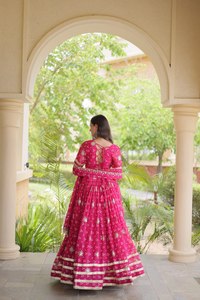 Lehenga choli estilo Navaratri, ropa de boda india de boutique, ropa festiva para mujeres, lehenga choli india exclusiva - Product Image 3