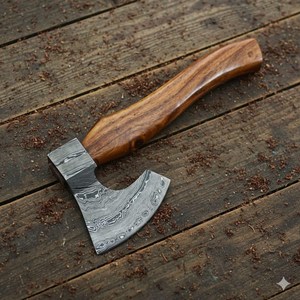 Hacha de Estilo Vikingo de Acero de Damasco Forjado a Medida con Mango de Madera y Funda de Cuero, Hacha para Trabajos de Madera OEM Personalizada - Product Image 5