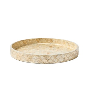 Plateau en nacre rond, crème neutre, mosaïque, fait à la main, plateau de service décoratif pour table basse de luxe, cuisine et décoration de salle à manger - Product Image 1