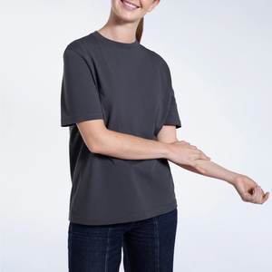 เสื้อยืดคอกลมผู้หญิง สีเทาเข้ม ผ้าฝ้าย 100% ทรงหลวม แขนสั้น สีพื้นเรียบง่าย ใส่ได้ทุกฤดู ผ้าถัก - Product Image 6
