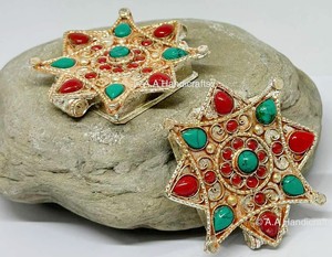 Pendentifs Ghau ethniques bouddhistes tibétains en argent plaqué turquoise Asthamangal, faits à la main au Népal, pour occasions festives, attrayants - Product Image 1