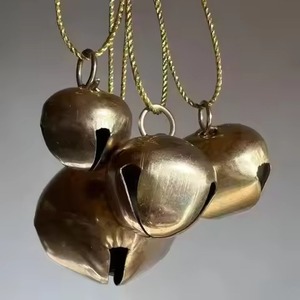 Campana Navideña Decorativa Clásica de Metal para Adornos Festivos de Árboles, Interiores de Casas Navideñas y Accesorios para Celebraciones Navideñas - Product Image 5