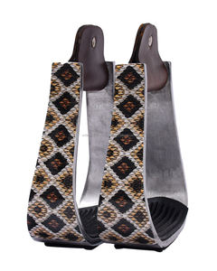 Estribos de carreras de aluminio occidental grabados a mano con almohadilla envuelta en cuero Productos de Carreras de Caballos - Product Image 2