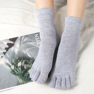 Calcetines Unisex Casuales de Algodón Suave y Transpirable para Hombre y Mujer, Color Negro y Blanco, Ecológicos, de Caña Alta, para Otoño, ODM Personalizados - Product Image 3