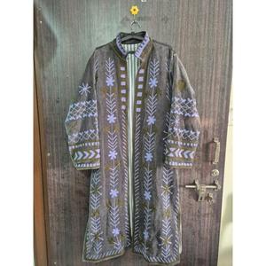 Abrigo largo de terciopelo Suzani, acolchado, transpirable, con cuello alto, bordado a mano con motivos florales, para mujer, ideal para festivales de invierno. - Product Image 5