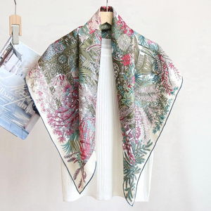 Écharpe en soie de luxe pour femme, imprimée, en satin, pour le cou ou les cheveux, accessoire de mode doux et léger - Product Image 3