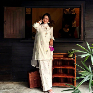 Salwar Kameez Tradicional Exclusivo para Mujer con Bordado Floral, Ropa Casual Estilo Indio Pakistaní - Product Image 1