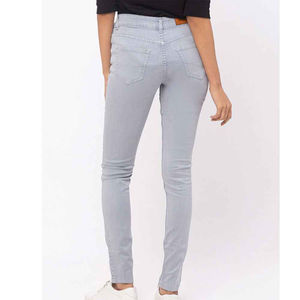 Jeans en denim pour femmes, coupe crayon, couleurs unies, style délavé, tendance et personnalisable - Product Image 3