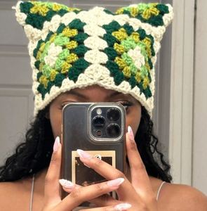 Gorro de punto bohemio con cuentas redondas y borlas de ganchillo, tejido calado, estilo étnico, accesorio de moda para exteriores. - Product Image 1