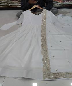 Kurti moderne en coton uni avec broderie et dupatta, tenue de fête, prix de gros, dernière création de vêtements ethniques de créateur - Product Image 2