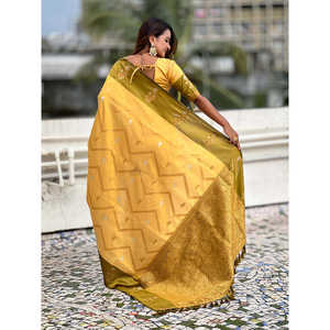 Chal Sari Indio Tradicional de Seda Suave Amarilla con Diseño Zig Zag y Bordado Zari de 650g - Product Image 4