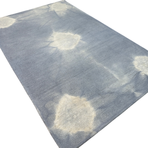Alfombra Moderna de Lana Hecha a Mano - Diseño Abstracto Azul y Blanco con Efecto Tie-Dye, Alfombra de Lujo para Sala de Estar y Dormitorio - Product Image 2