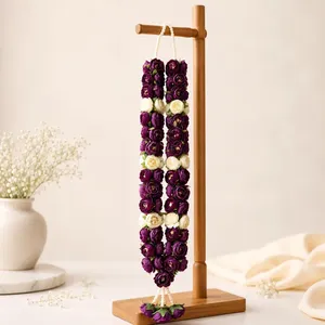Guirlande florale de mariage en ivoire violet avec accents de perles et d'or, Varmala indienne pour la cérémonie des mariés, Mala de fleurs artificielles - Product Image 1
