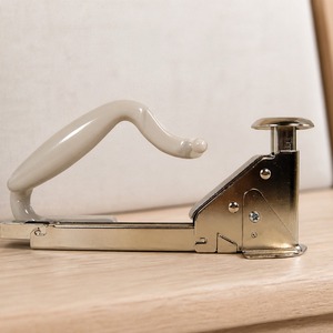 [YOU-ONE Sistemi di Fissaggio] Graffettatrice Manuale con Corpo in Zinco Pressofuso e Ali Laterali in Acciaio Solido, Modello Bates L19 - Product Image 2