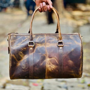 Sac de voyage en cuir pour week-end, fermeture à glissière, grande capacité, poches spacieuses, rangement pour vêtements et accessoires, Maharashtra - Product Image 1