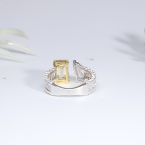 TULSIYA JEWELS Anillo de compromiso y boda de oro Moi Et Toi con diamante blanco de corte rombo cultivado en laboratorio, banda de cóctel llamativa, de lujo y alta joyería - Product Image 2