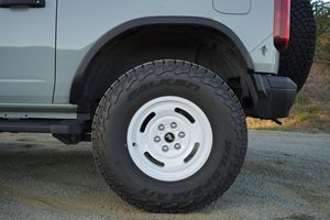 Ford Bronco Heritage Edition 2023, modèle haut de gamme, prêt à être expédié dans le monde entier - Product Image 3