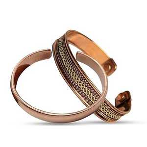 Bracelet artisanal élégant de qualité supérieure en cuivre et laiton, gravé, cadeau pour hommes et femmes - Product Image 1
