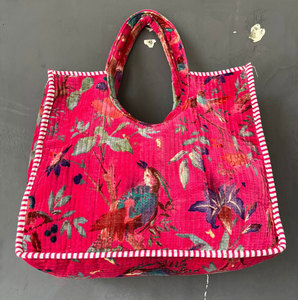 Bolso de Hombro Acolchado de Terciopelo Estampado de Alta Calidad con Diseño Único y Sensación de Lujo - Product Image 5