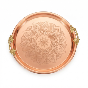 Bandeja Redonda de Cobre Grabada a Mano con Diseño de Mandala y Asas de Latón, Plato Decorativo para Servir Alimentos, Venta al Por Mayor - Product Image 1