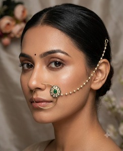 Ensemble de bijoux ethniques indiens sur mesure, grand anneau de nez Kundan avec chaîne de perles, plaqué or antique, pour mariée, vente en gros, fournisseurs de bijoux fins - Product Image 2