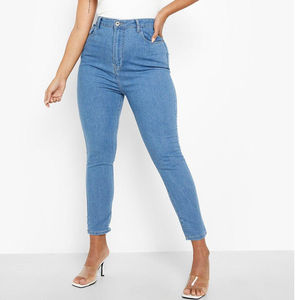 Jeans de skate pour femme, délavage moyen, avec logo personnalisé, en denim respirant de haute qualité, coupe ample, poches standard, grandes tailles, vente en gros - Product Image 4