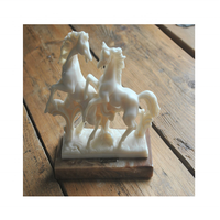 Figurine de cheval en marbre artisanal gravée sur mesure, couleur personnalisée, art populaire, emballage en polybag avec logo personnalisé, meilleur prix