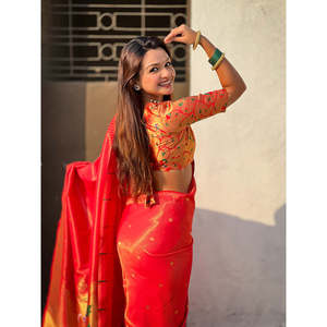 Sari en tissu de soie rouge Elite Weaves Paithani Zari tissé pour les occasions de fête et d'hiver - Product Image 3