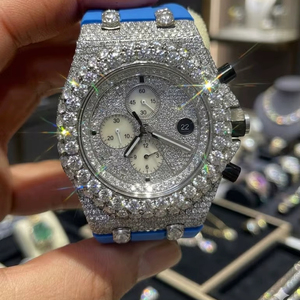 Reloj Deportivo de Lujo con Incrustaciones de Diamantes, Cronógrafo Totalmente Cubierto de Diamantes para Hombre |   Reloj con Diamantes Moissanite VVS y Correa de Caucho Azul | - Product Image 1
