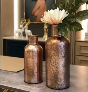 Vase à fleurs en métal de qualité supérieure, élégante pièce décorative florale pour table de salle à manger - Product Image 1
