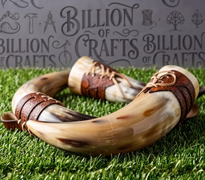 Cuerno de Búfalo Natural Pulido con Correa de Cuero Tallada, Cuerno Rústico Medieval Vikingo para Beber - Product Image 2