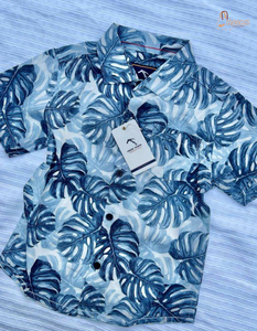 เสื้อเชิ้ตลำลองแขนสั้นพิมพ์ลายใบไม้เขตร้อนสีน้ำเงินสำหรับเด็กผู้ชาย เสื้อเชิ้ตผ้าทอทรงปกติ ปกเสื้อแบบกระดุมเดี่ยว - Product Image 1