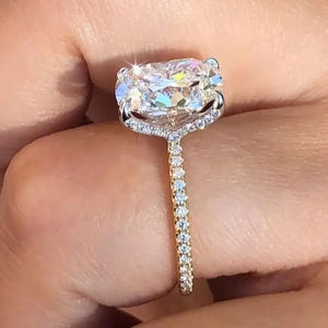 Anillo de Compromiso Ovalado Brillante de Oro Blanco Sólido de 14K, Joyería Fina, Anillo Solitario con Halo Oculto y Banda Pavé, Joyería Nupcial - Product Image 1