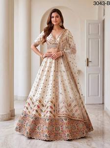 Lehenga Choli en soie slubb de luxe, fabriqué en Inde, avec un travail lourd de Gotta Patti et des broderies, collection mariage, à vendre - Product Image 3