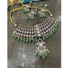 ชุดสร้อยคอทองเหลืองชุบทองคุณภาพพรีเมียมประดับมอสซาไนต์สำหรับผู้หญิง พร้อมต่างหูและติกก้า เหมาะสำหรับงานแต่งงาน ของขวัญสุดหรู ทันสมัย - Product Image 2