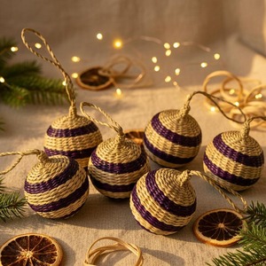 Boule de Noël en fibre naturelle de jonc de mer, décoration suspendue artisanale en osier pour la saison des fêtes, breloques pour la décoration du sapin - Product Image 1