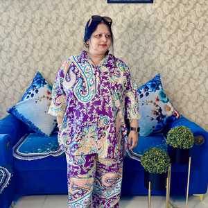 Conjunto de Dos Piezas para Mujer, de Algodón Puro, Estampado Floral, Sin Tejer |   Estilo de Oficinista |   Top Corto y Pantalones Hasta la Rodilla |   Un bolsillo lateral |   Transpirable - Product Image 1