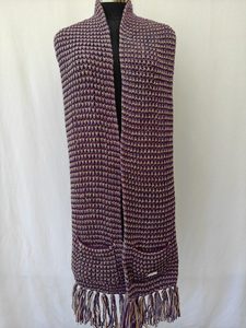 Écharpe tricotée unisexe épaisse de luxe - Design au crochet fini à la main - Accessoire d'hiver doux avec logo de marque personnalisé - Product Image 5