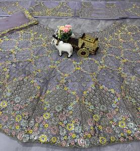 Lehenga Choli de créateur pour mariage avec broderie de sequins, Cancan et Patta en toile, fausse fourrure extensible, tenue de soirée - Product Image 1