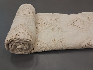 Tela Bordada de Algodón Blanco Premium en Oferta - Material con Diseño Geométrico de Diamantes y Calado para Vestidos y Chalecos - Product Image 6