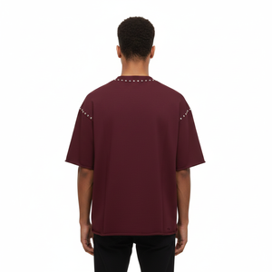 Camiseta Oversize para Hombre Color Borgoña con Detalles de Pedrería y Logotipo de Brújula en la Espalda, Estilo Urbano, Manga Corta, Jersey de Algodón, Cuello Redondo - Product Image 4
