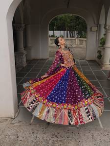 Lehenga de Georgette Pesado con Trabajo Kutchi Gamthi, Largo hasta el Suelo, Sin Arrugas, de Secado Rápido, con Cadena y Cordón Dori Adjuntos - Product Image 1