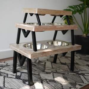 ชามสแตนเลสสองชั้นพร้อมด้านบนไม้และกรอบโลหะสีดำเหมาะสำหรับสัตว์เลี้ยงขนาดเล็กและใหญ่ - Product Image 1