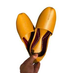 Zapatos Khusa Bordados a Mano para Mujer, Diseño Formal y Cómodo, para Uso en Interiores, Venta Caliente 2026 - Product Image 1