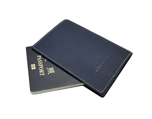 Liquidation : Étui de passeport fin en cuir souple italien Castello – Accessoire de voyage, portefeuille – Rouge, rose, fuchsia, violet, bleu marine, bleu sarcelle, bleu clair - Product Image 5