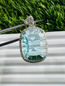 Pendentif solitaire minimaliste en argent sterling 925 plaqué or rhodié avec topaze bleue ciel et diamants taillés individuellement pour femme TASBIYA GEMS - Product Image 1
