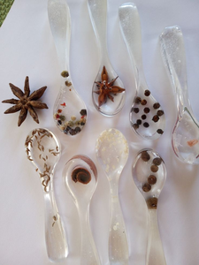 Ensemble de cuillères en résine unique pour la cuisine et les cadeaux, avec un design sculpté à la main et des détails en nacre - Product Image 5